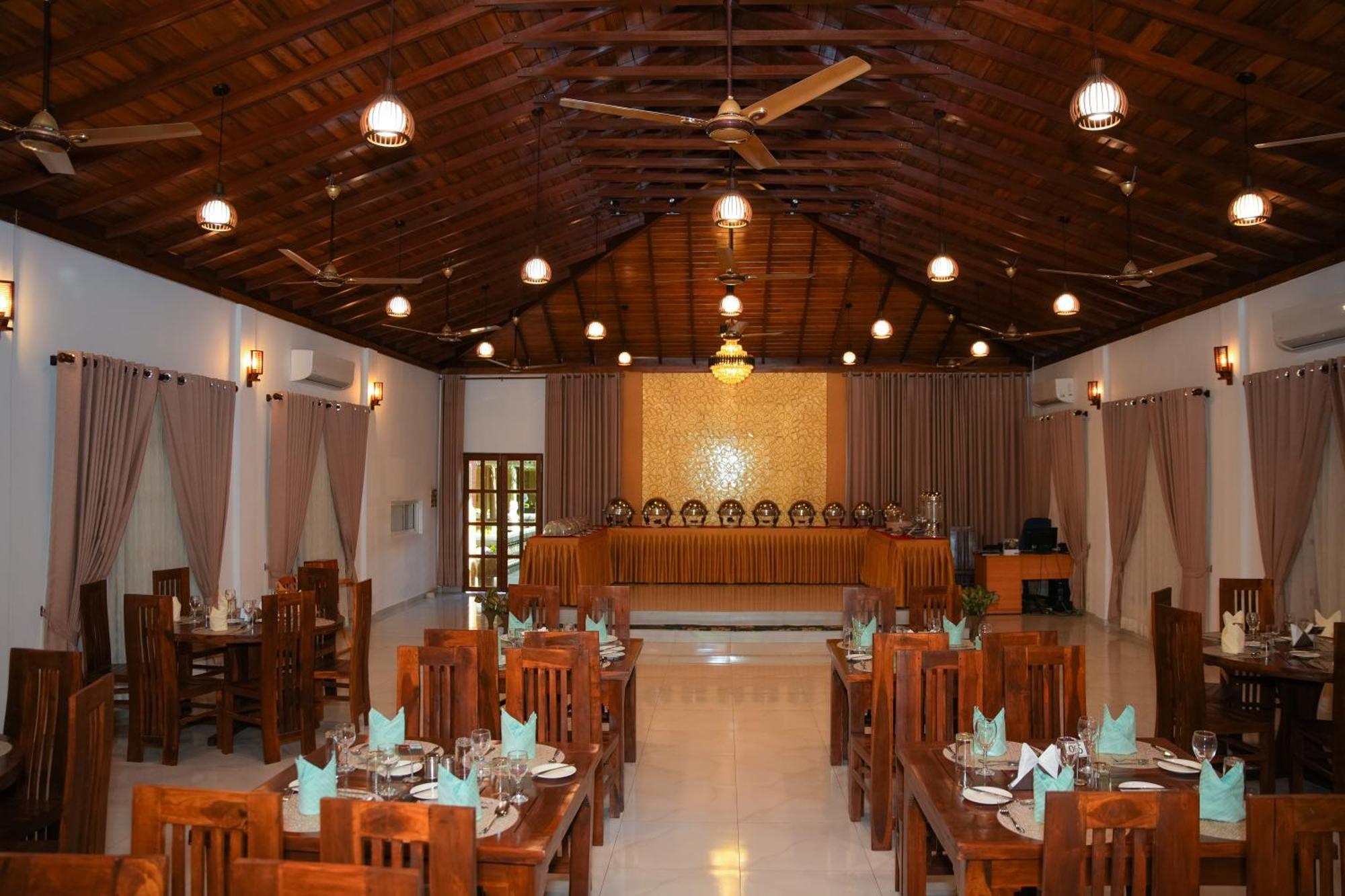 Jkab Park Hotel Trincomalee Ngoại thất bức ảnh